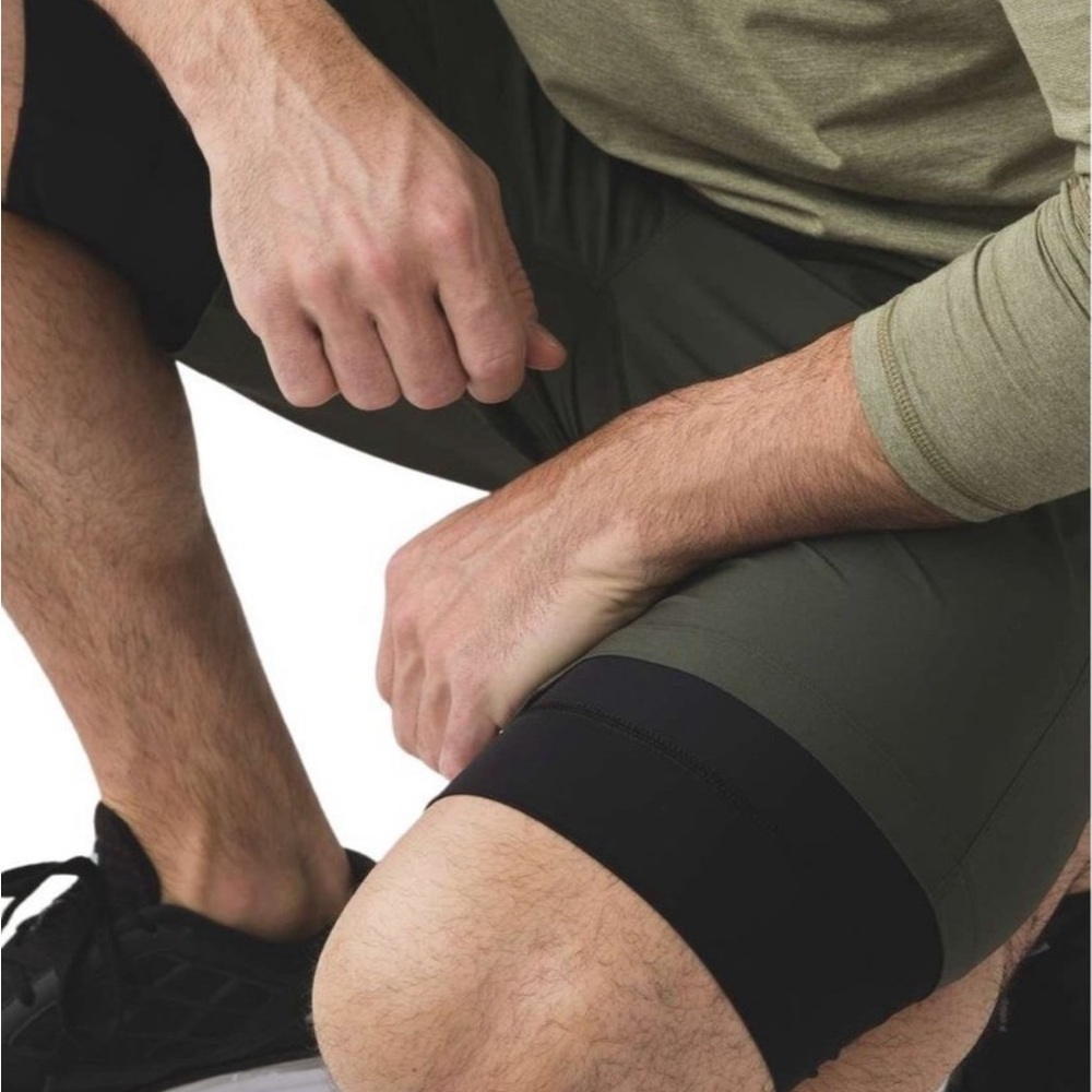 Lululemon Mens T.H.E. Short Luxtreme Liner in Gator Green Medium
